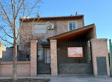Casa de 6 ambientes, General Fernández Oro · Alquiler Casa General Fernandez Oro | 3 Dorm. | 2 Baños | Patio Amplio | Cochera