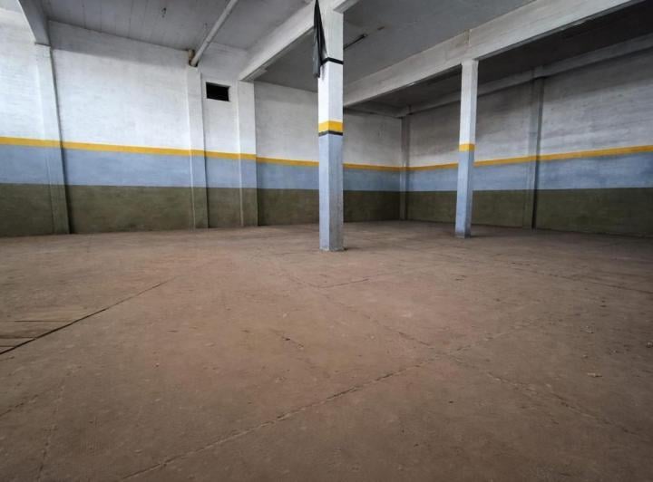 Local comercial · 240m² · 4 Ambientes · 2 Cocheras