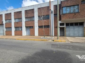 Edificio · 1665m² · En Venta Edificio Comercial / Galpón con Oficinas, 1600 m², Z. Industrial - V. Martelli