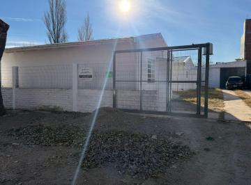 PH · 60m² · 3 Ambientes · 1 Cochera · Casa en Alquiler, Plottier