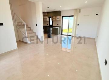Casa · 99m² · 5 Ambientes · 2 Cocheras · Duplex 3 Dorm. en Venta Campos de Manantiales