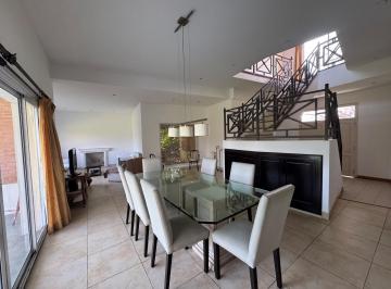 Casa · 258m² · 6 Ambientes · 2 Cocheras · Casa en Pilar