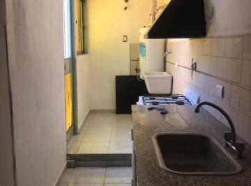 Casa · 60m² · 3 Ambientes · 132 E/ 60 y 61 Casa Alquiler Los Hornos 2 Dorm.