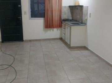 Departamento de 1 ambiente, Lanús · Monoambiente en Alquiler. Ajuste Semestral. Servicios Incluidos