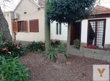 Casa · 186m² · 4 Ambientes · Casa en Venta - 3 Dorm. 2 Baños - Manuel B. Gonnet