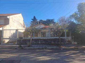 Casa · 290m² · 4 Ambientes · 2 Cocheras · Venta Casa C/parque. Zona Res. Quilmes Ctro