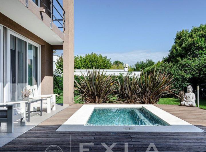 Casa · 223m² · 4 Ambientes · 2 Cocheras