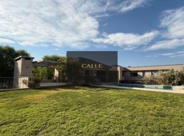 Casa de 8 ambientes, Ciudad de Mendoza · Casa en Venta C/ Cochera en Dalvian
