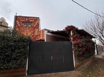 Casa de 4 ambientes, Neuquén · Venta | Casa y Monoambiente en Urbanización Bosch, Neuquén Capital