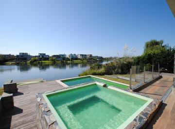 Casa · 357m² · 7 Ambientes · 1 Cochera · Casa en Venta en El Golf, Nordelta, Tigre