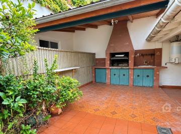 Casa · 150m² · 6 Ambientes · 1 Cochera · Chalet Clásico. Ideal Mejoras