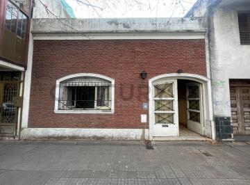 Casa · 98m² · 4 Ambientes · 1 Cochera · 43 E/ 9 y 10 - Casa en Venta a Remodelar