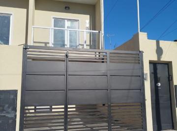 PH de 3 ambientes, Lanús · Duplex Al Frente de 3 Ambientes con Cochera en Alquiler en Lanús