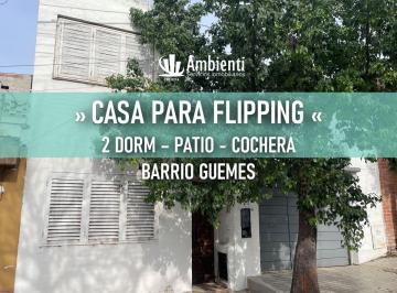 Casa de 4 ambientes, Córdoba · Casa 2 Dorm Para Flipping Barrio Guemes con Patio y Cochera