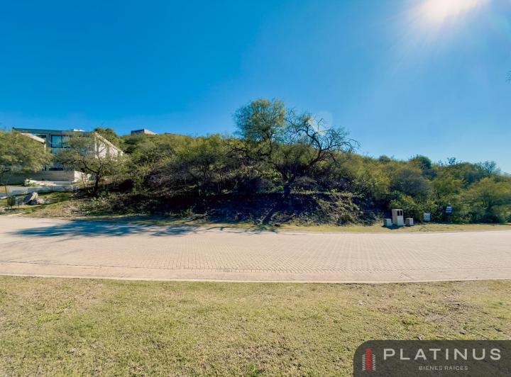 Terreno · 1295m²