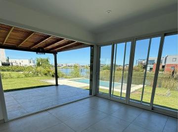 Casa · 173m² · 5 Ambientes · Casa en Venta Al Lago Cuatro Dorm.
