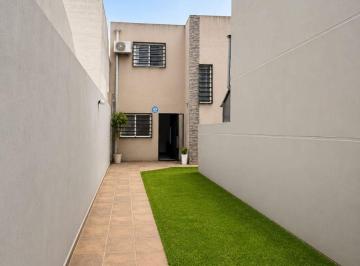 Casa de 3 ambientes, La Matanza · Dúplex 3 Ambientes Al Contrafrente, con Jardín y Cochera Para Varios Autos.