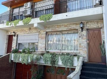 Casa · 160m² · 6 Ambientes · 1 Cochera · Casa en Martinez