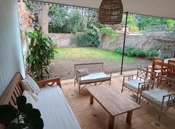 Casa · 110m² · 2 Dormitorios · Casa en Echesortu. 2 Dorm.. Patio, Parrillero. Quincho. Lavadero