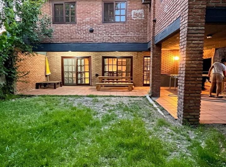 Casa · 198m² · 5 Ambientes · 1 Cochera
