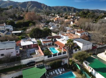 Casa · 182m² · 6 Ambientes · 2 Cocheras · Venta Casa 3 Dorm Huerta Grande