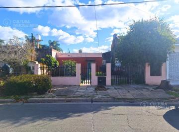 Casa · 68m² · 3 Ambientes · 2 Cocheras · Venta Casa 3 Ambientes Isidro Casanova