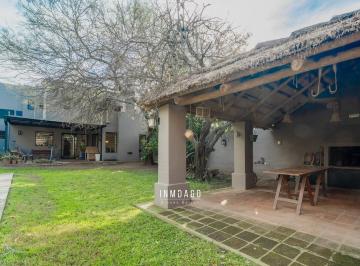 Casa · 200m² · 8 Ambientes · 2 Cocheras · Casa de 4 Dorm. Apto Credito en El Refugio | Viracocha Al 6700