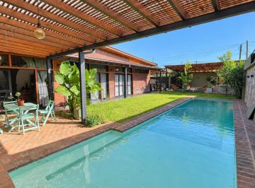 Casa · 525m² · 4 Ambientes · 2 Cocheras · Cf1392 - Casa - 3 Dorm. - Garupá