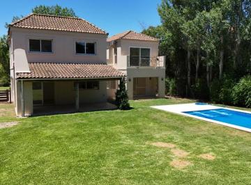Casa · 263m² · 6 Ambientes · 6 Cocheras · Casa en Venta - 5 Dorm. 4 Baños - Pilar