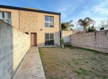 Casa de 3 ambientes, La Plata · Duplex en Alquiler Villa Elisa