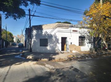 Casa · 189m² · 8 Ambientes · 1 Cochera · Venta Terreno 221 m² con Casa y Dpto a Reciclar o Demoler en Guemes Cordoba