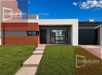 Casa · 150ha · 4 Ambientes · 1 Cochera · Solares de Manantiales, Casa en Venta de 3 Dorm., Patio con Asador. Opotunidad!