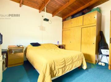 Casa · 70m² · 3 Ambientes · 2 Cocheras · Casa en Venta Lisandro Olmos, 2 Dorm.