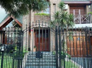 Casa de 6 ambientes, Quilmes · Casa Venta Barrio Parque