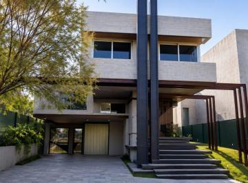 Casa · 386m² · 7 Ambientes · 2 Cocheras · Exclusiva Casa de Categoría en Palmares Valley – Mendoza