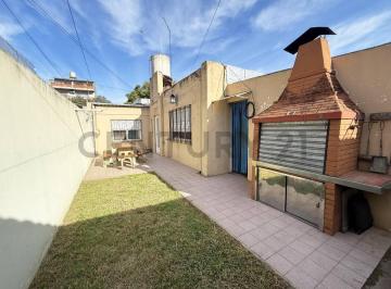 PH · 99m² · 4 Ambientes · 2 Cocheras · Venta | PH Amplio Al Frente | Caseros | Evalua Permuta