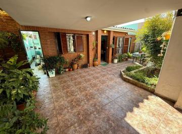 PH · 72m² · 4 Ambientes · 3 Cocheras · PH 2 Dorm. en Venta - Lisandro de La Torre 637