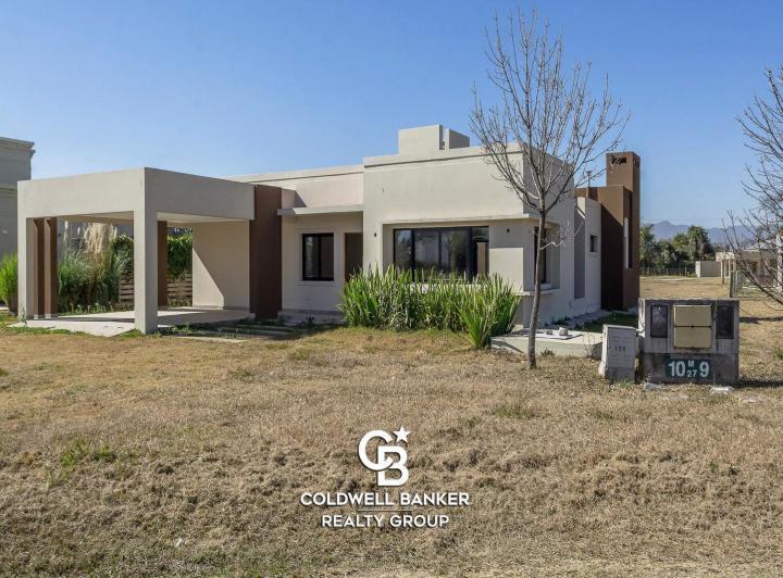 Casa · 180m² · 3 Ambientes · 2 Cocheras