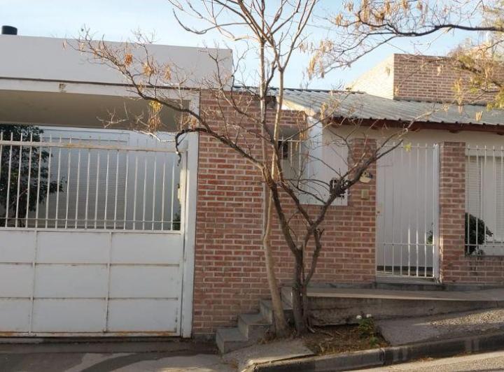 Casa · 145m² · 4 Ambientes · 1 Cochera