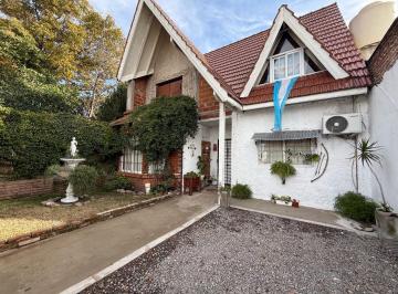 Casa · 180m² · 5 Ambientes · 1 Cochera · Casa en Venta en R. Calzada