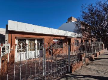 Casa · 123m² · 2 Dormitorios · 1 Cochera · Venta - Casa 2 Dorm. - San Lorenzo Sur