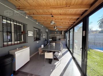 Casa · 210m² · 5 Ambientes · 2 Cocheras · Casa en Venta Acassuso