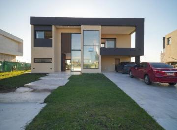 Casa · 269m² · 5 Ambientes · 2 Cocheras · Hermosa Casa en Venta en Terralagos en Dos Plantas a Estrenar