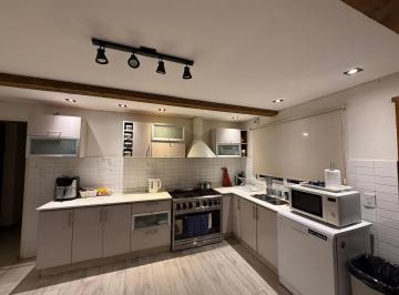 Casa · 344m² · 6 Ambientes · 3 Cocheras · Tranquilidad y Ubicacion! Venta Casa Pileta Quincho 3 Dorm. - Villa Warcalde
