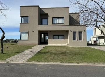 Casa · 180m² · 6 Ambientes · Casa en Venta en El Cantón, Escobar, G. B. a. Zona Norte