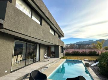 Casa 560m² Venta La Bastilla · Barrio Privado La Bastilla - Amenities