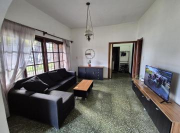 Casa · 124m² · 4 Ambientes · 2 Cocheras · PH en Venta Totalmente Independiente de 4 Amb con Patio y Cochera P 2 Autos Nuevo Valor!
