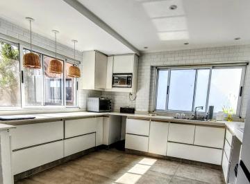 Casa · 176m² · 3 Ambientes · 2 Cocheras · Casa de Categoria en Loma Hermosa 3 Amb Depto/quincho Cochera Doble y Jardín Excelente