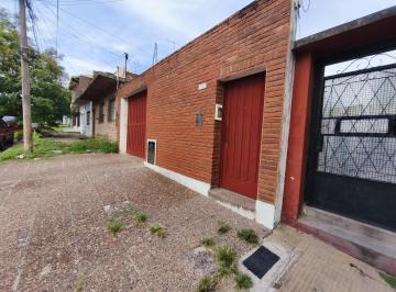 Casa · 141m² · 5 Ambientes · 4 Cocheras · Casa en Venta Lote Propio de 7.50 m X 40 m a Refaccionar 5 Amb con Gran Potencial P Reconvertir