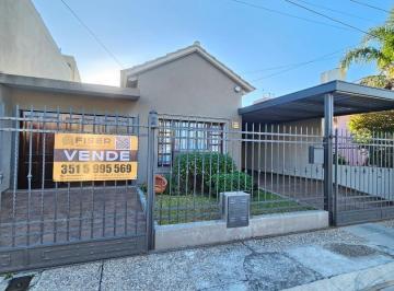 Casa · 112m² · 4 Ambientes · 3 Cocheras · Venta Casa 3 Dorm. Cochera Doble Patio Pileta